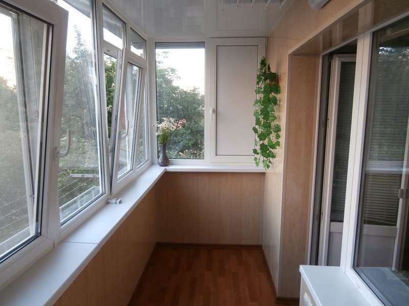 тёплое остекление балкона